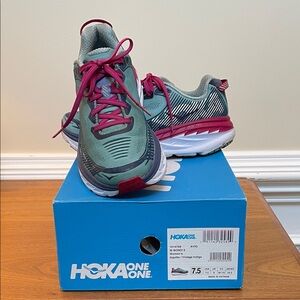 Hoka One Women’s Bondi 7.5